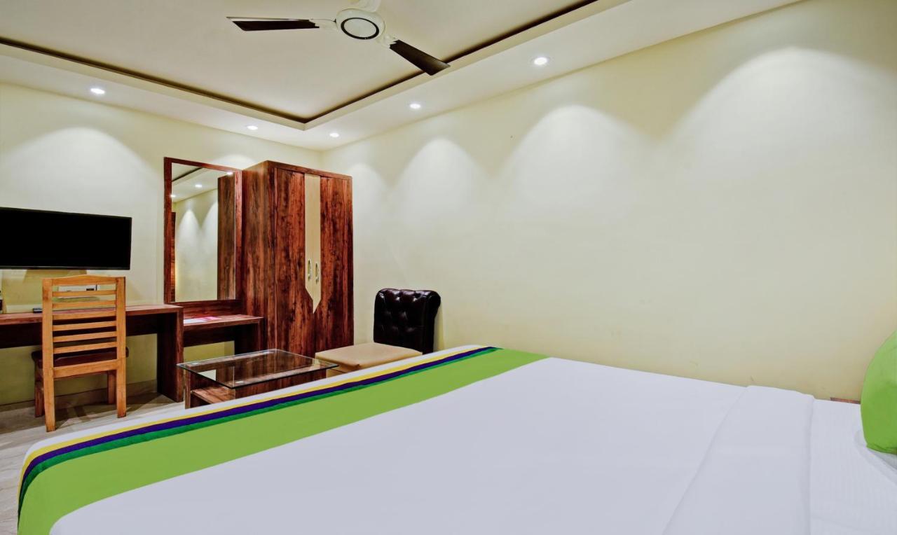 Treebo Rejoice 52 - 3Km From Huda City Metro Station Badshahpur Esterno foto