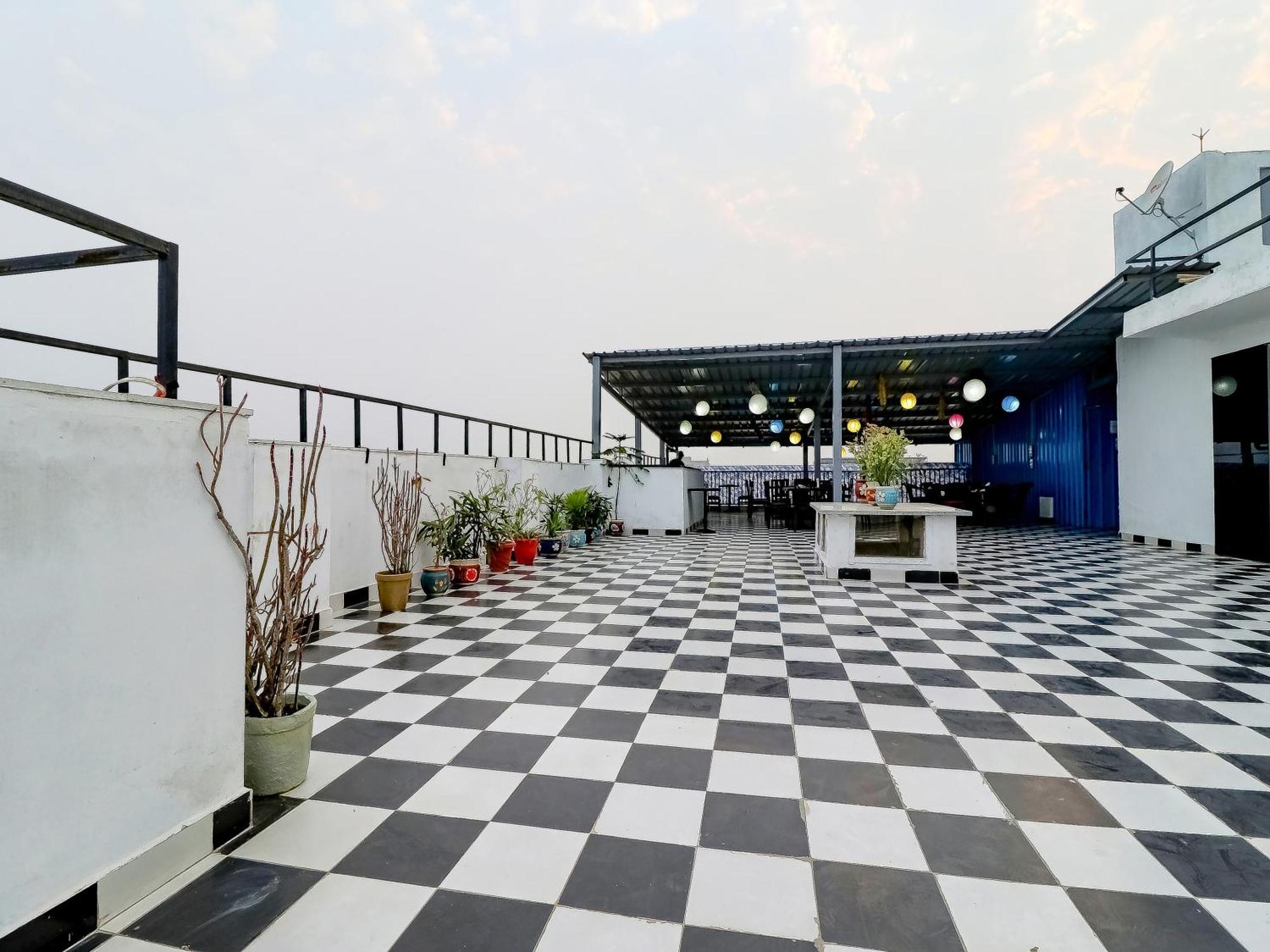 Treebo Rejoice 52 - 3Km From Huda City Metro Station Badshahpur Esterno foto