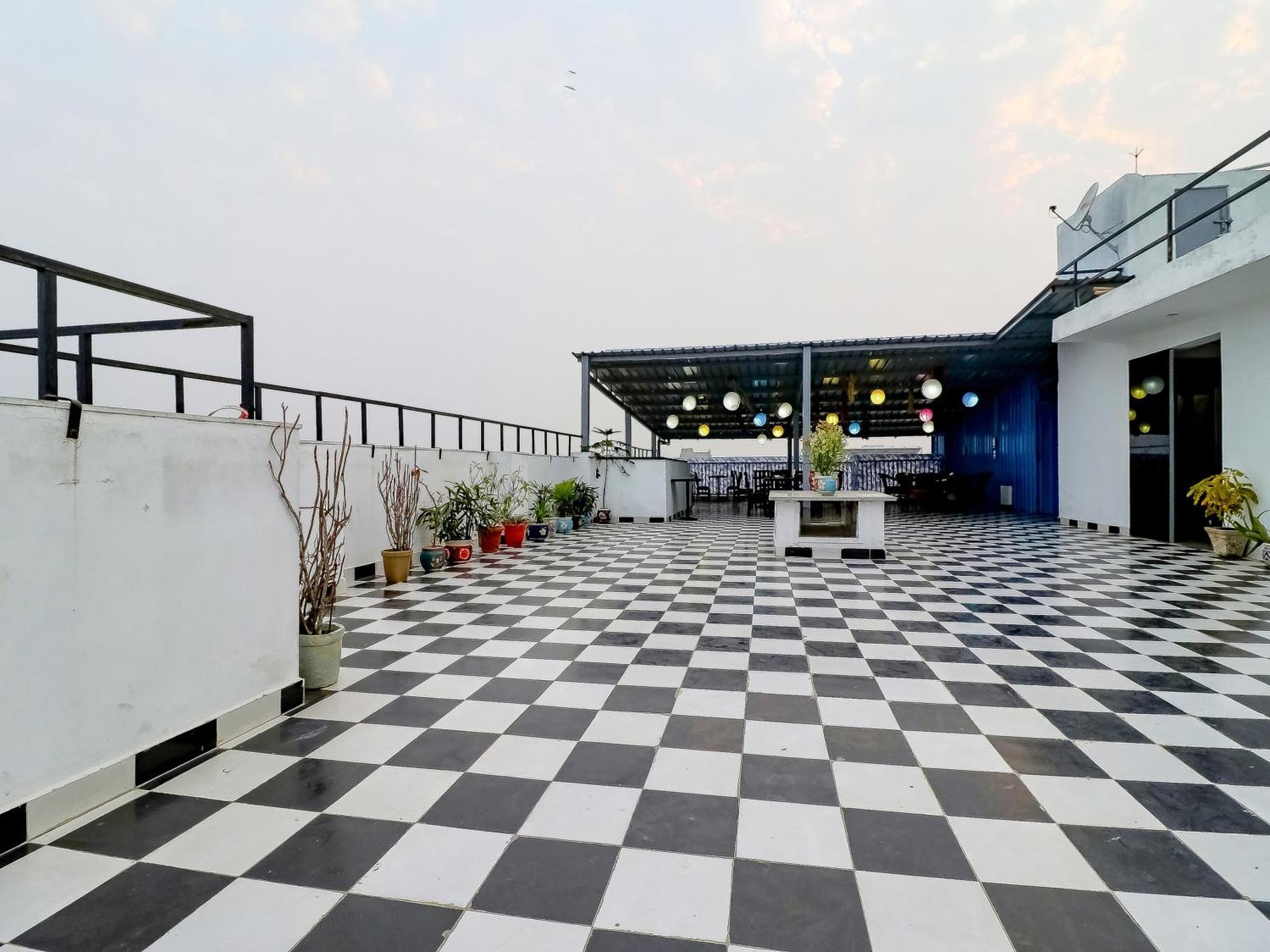Treebo Rejoice 52 - 3Km From Huda City Metro Station Badshahpur Esterno foto