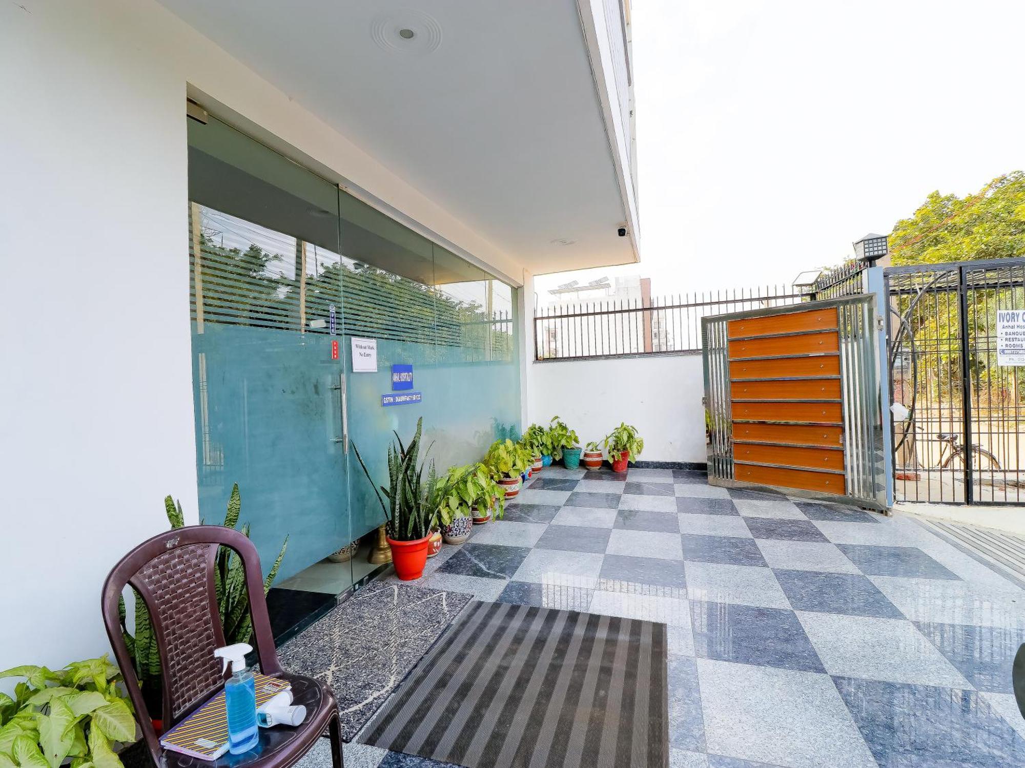 Treebo Rejoice 52 - 3Km From Huda City Metro Station Badshahpur Esterno foto