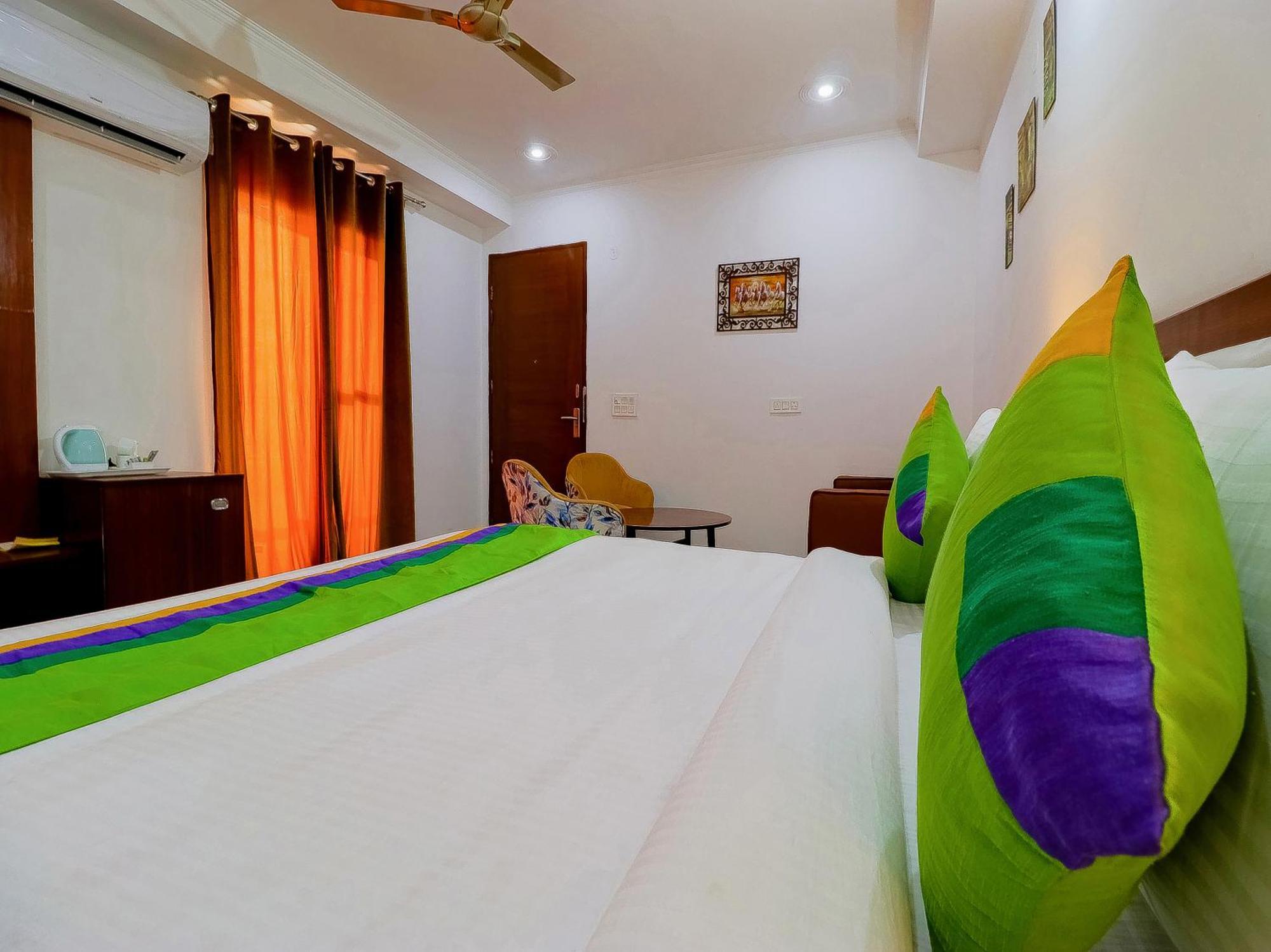 Treebo Rejoice 52 - 3Km From Huda City Metro Station Badshahpur Esterno foto