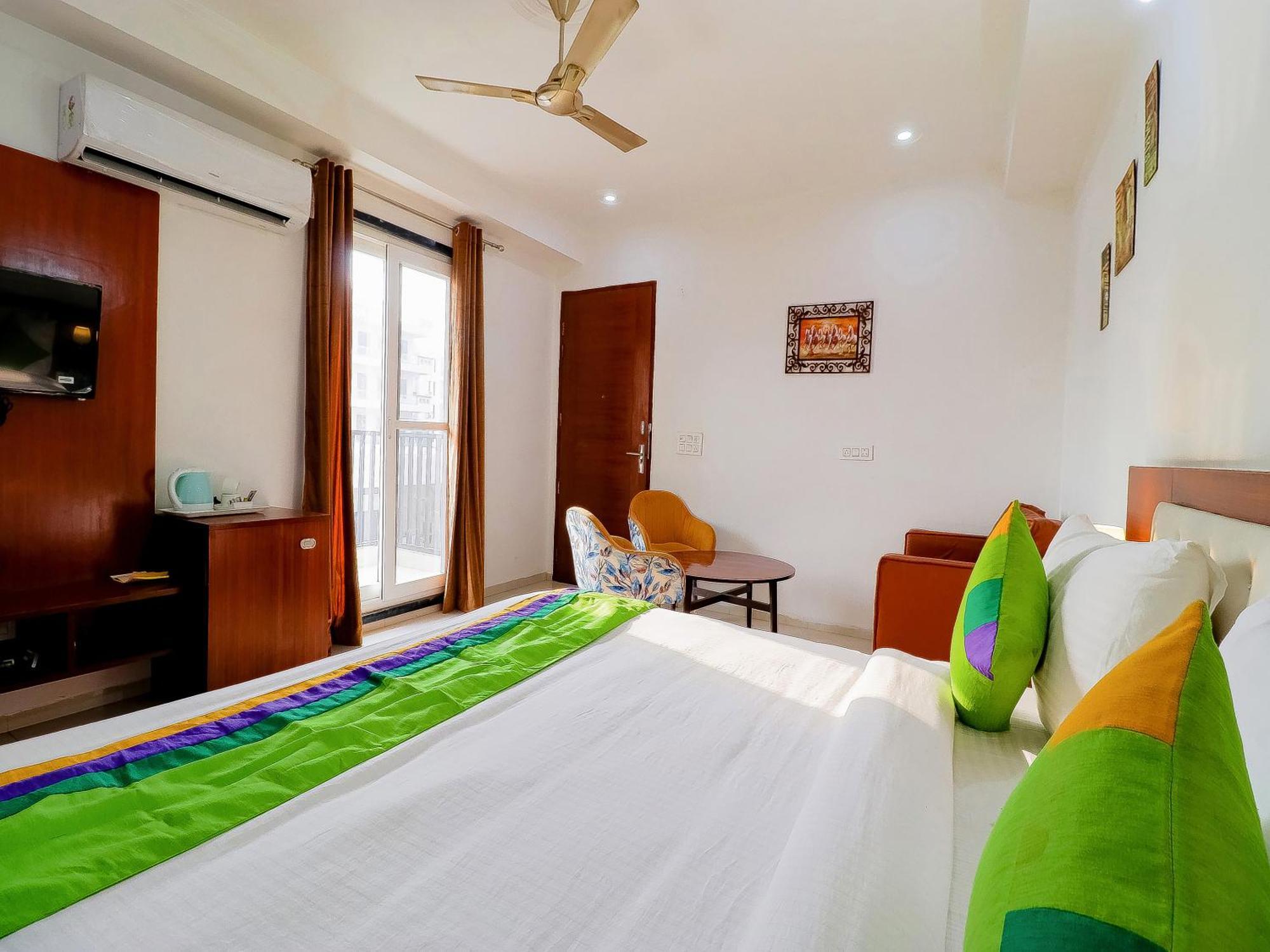 Treebo Rejoice 52 - 3Km From Huda City Metro Station Badshahpur Esterno foto