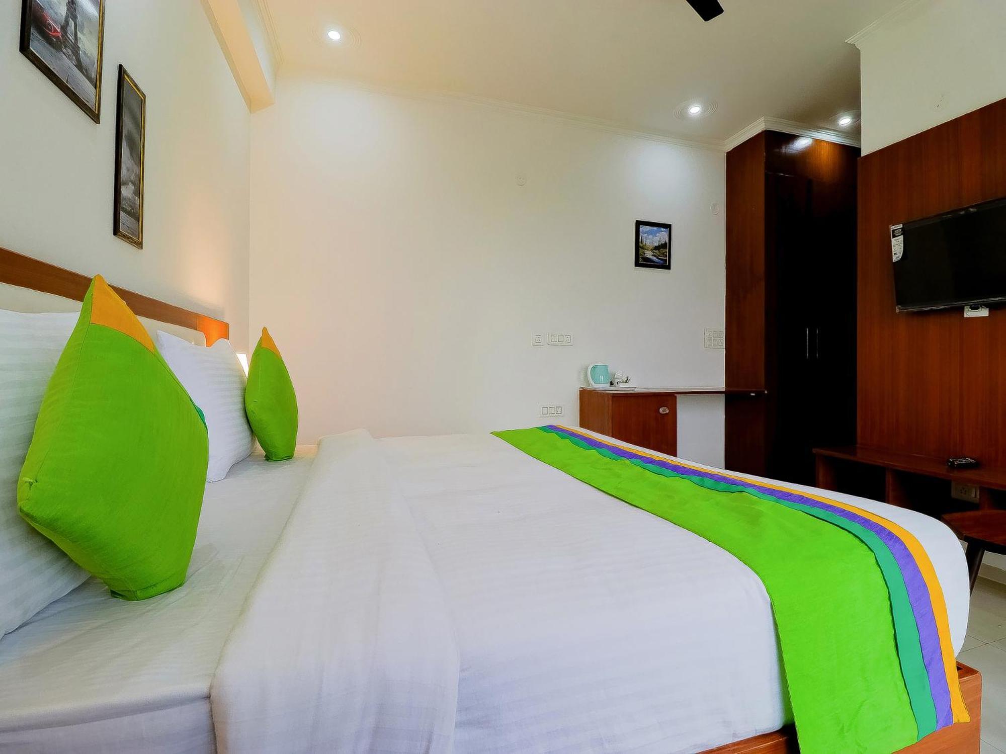 Treebo Rejoice 52 - 3Km From Huda City Metro Station Badshahpur Esterno foto