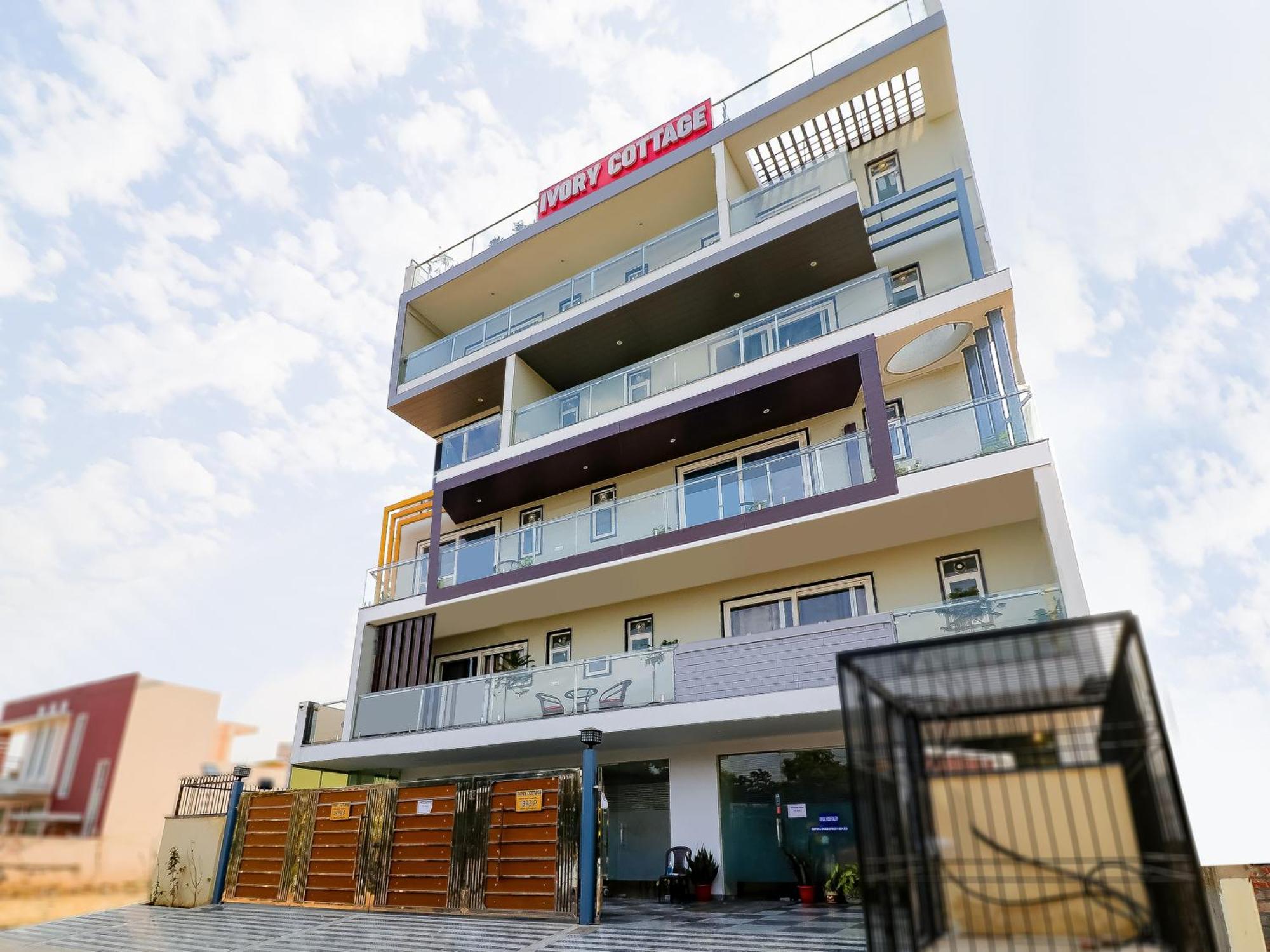 Treebo Rejoice 52 - 3Km From Huda City Metro Station Badshahpur Esterno foto