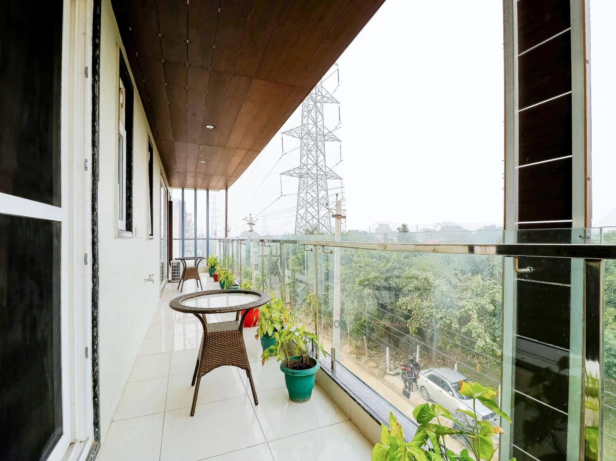 Treebo Rejoice 52 - 3Km From Huda City Metro Station Badshahpur Esterno foto