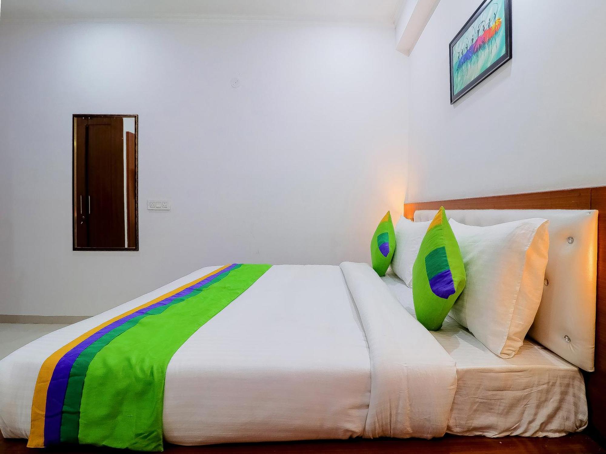 Treebo Rejoice 52 - 3Km From Huda City Metro Station Badshahpur Esterno foto