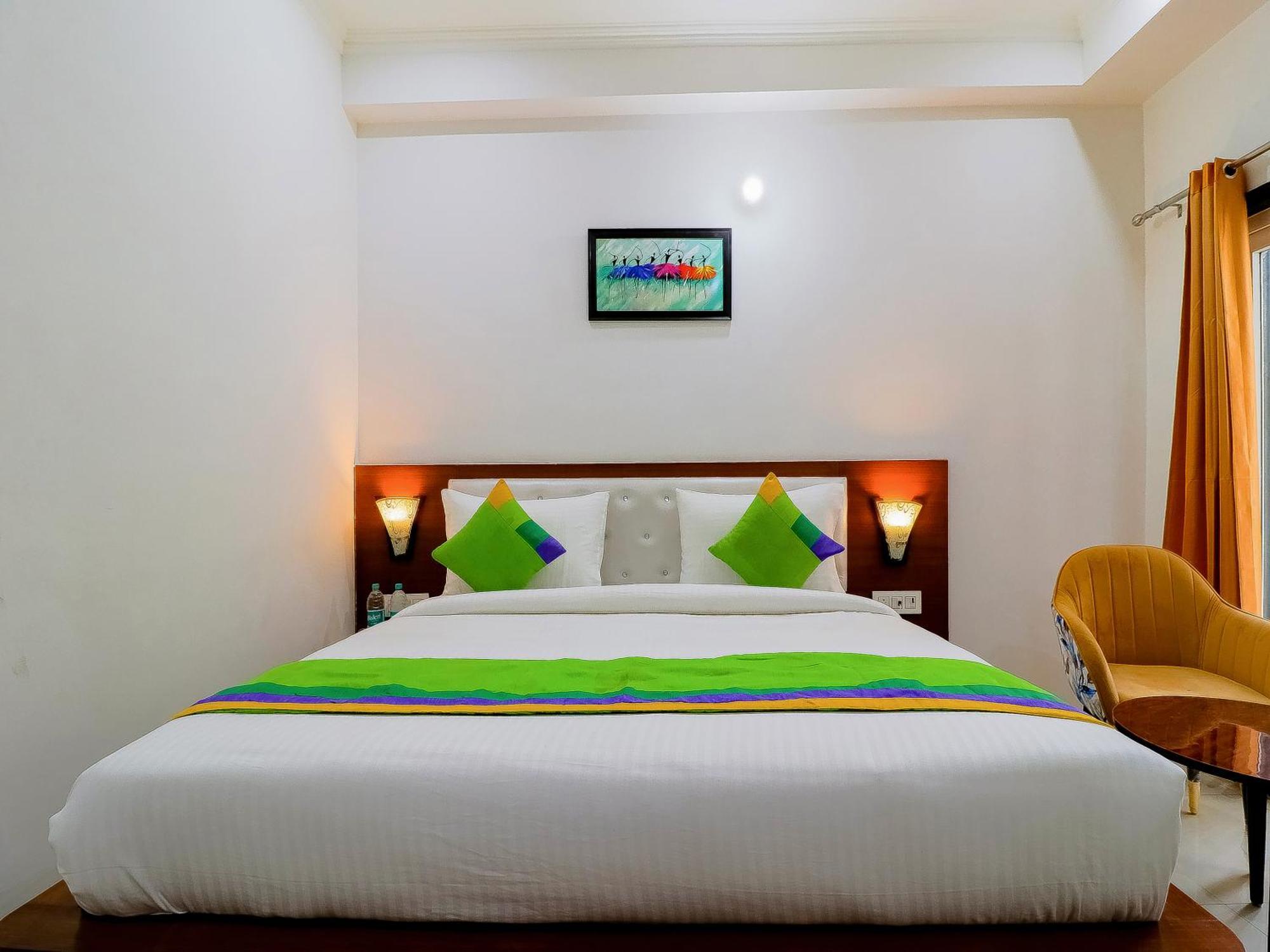 Treebo Rejoice 52 - 3Km From Huda City Metro Station Badshahpur Esterno foto
