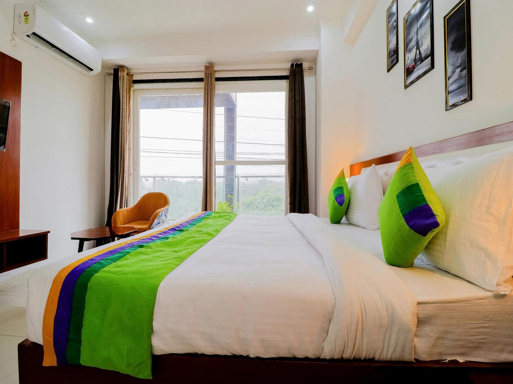 Treebo Rejoice 52 - 3Km From Huda City Metro Station Badshahpur Esterno foto