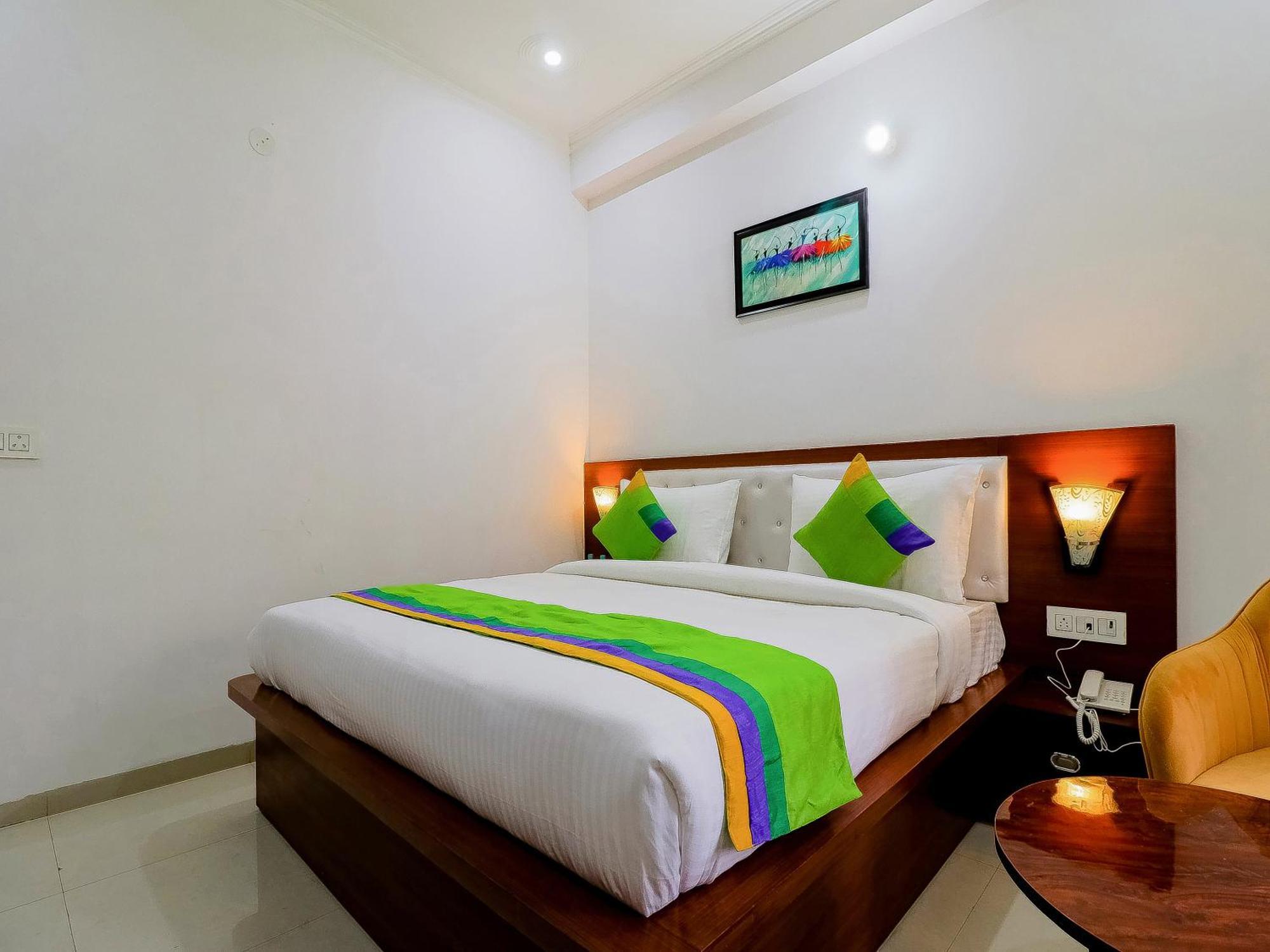 Treebo Rejoice 52 - 3Km From Huda City Metro Station Badshahpur Esterno foto