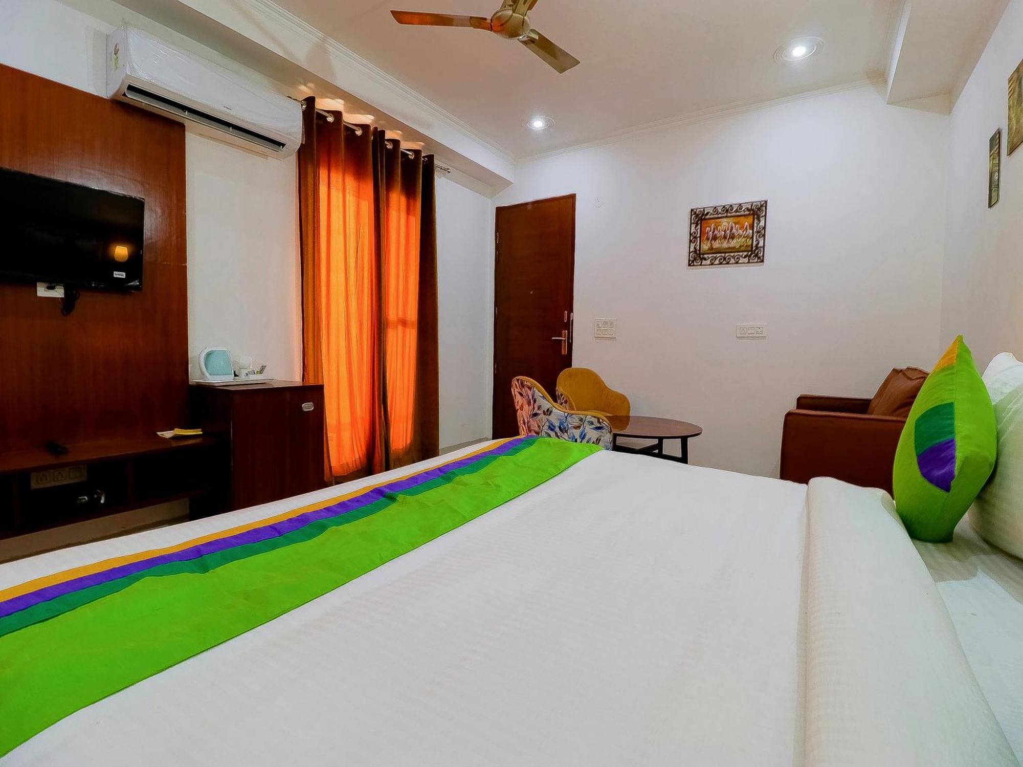 Treebo Rejoice 52 - 3Km From Huda City Metro Station Badshahpur Esterno foto