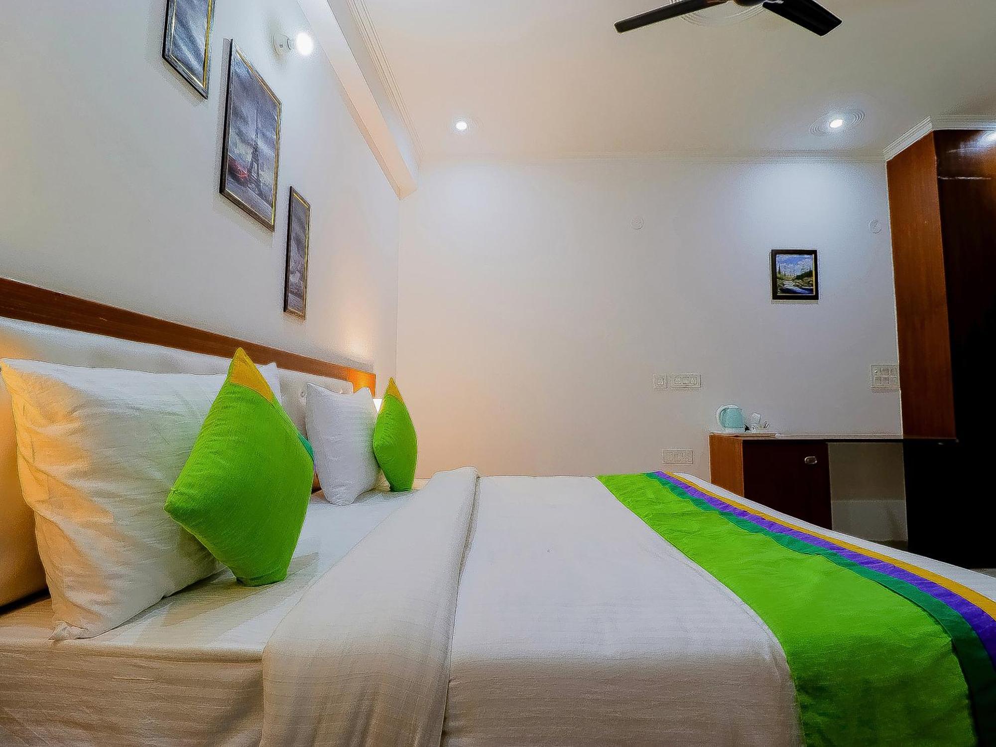 Treebo Rejoice 52 - 3Km From Huda City Metro Station Badshahpur Esterno foto