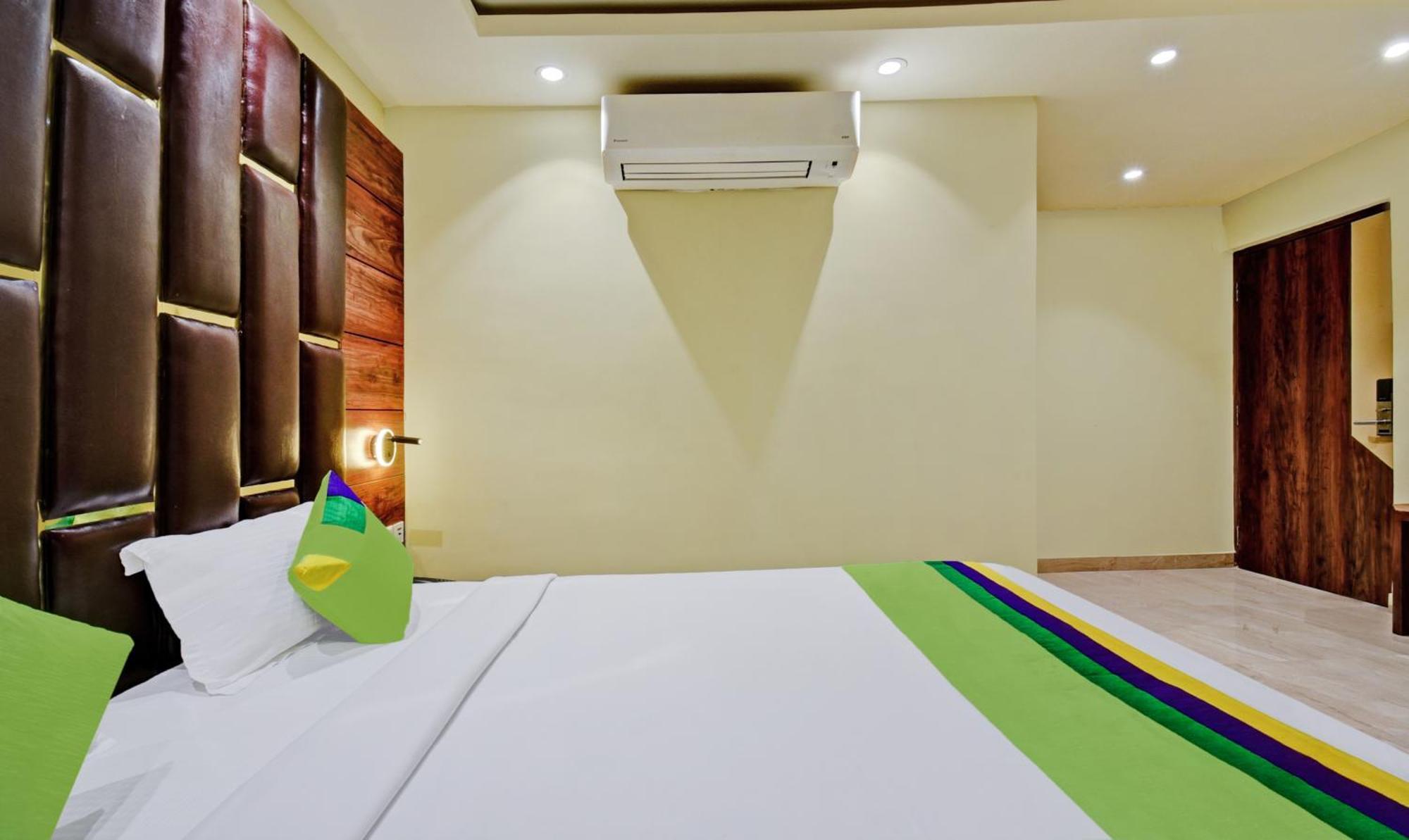 Treebo Rejoice 52 - 3Km From Huda City Metro Station Badshahpur Esterno foto