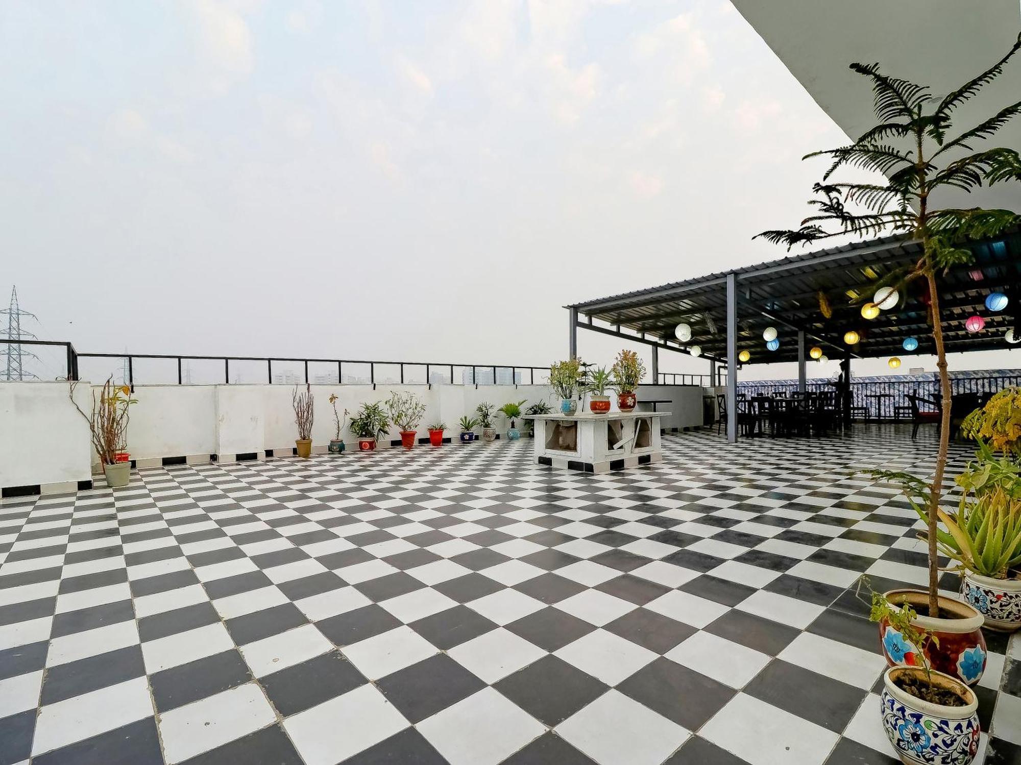 Treebo Rejoice 52 - 3Km From Huda City Metro Station Badshahpur Esterno foto